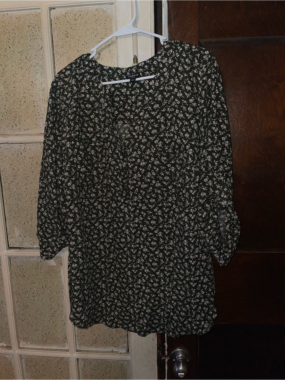 torrid Dark Green Floral V-Neck Tunic - Size 2